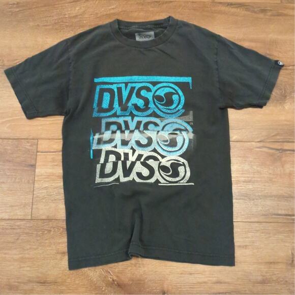 Y2K DVS Youth Small Shirt Skate Punk Grunge Spellout Logo Surf Faded Distressed - Picture 1 of 6